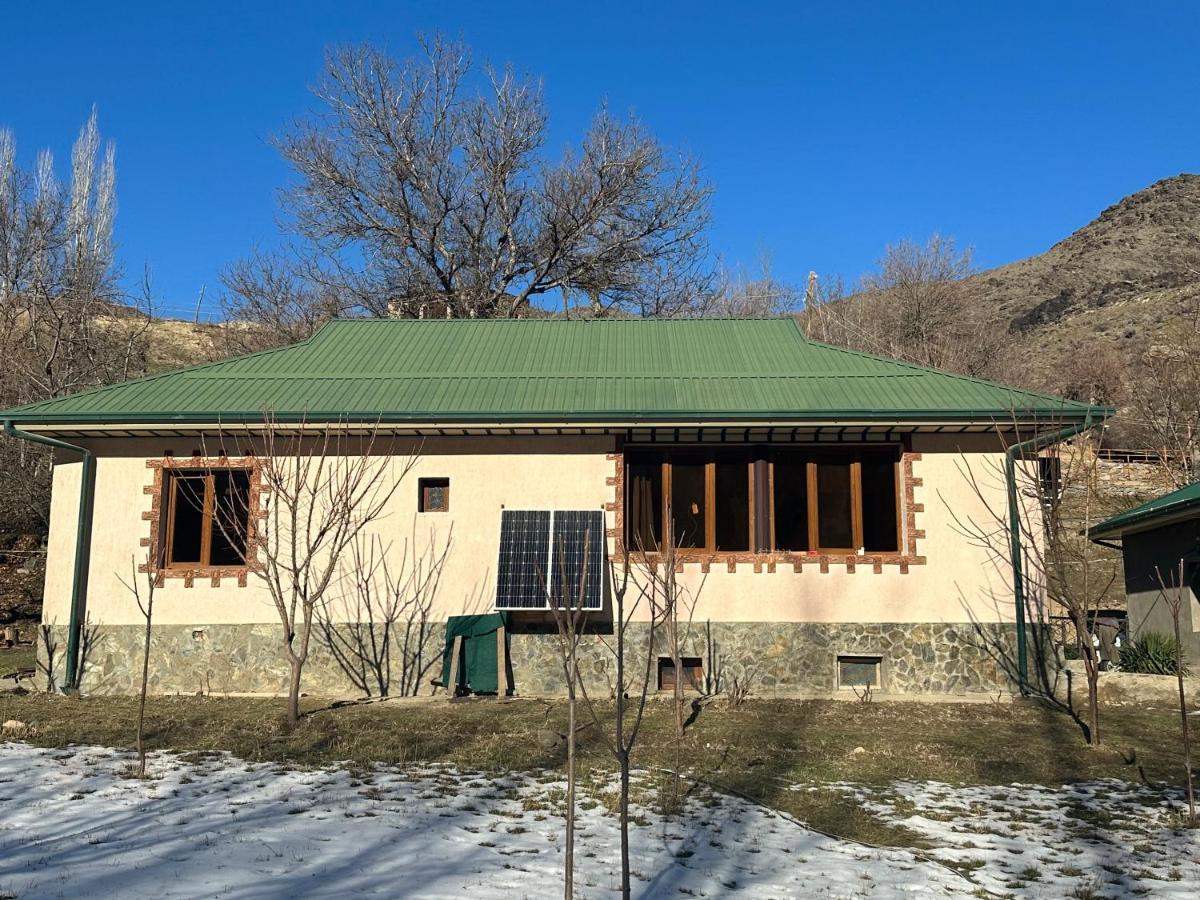 Hayat Guesthouse Nuratau Mountains Yukary-Ukhum Exterior foto
