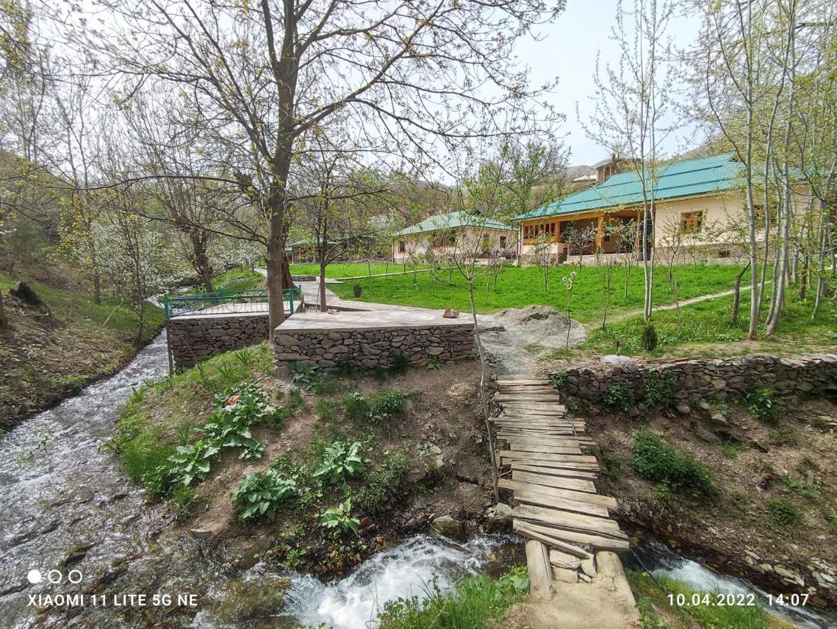 Hayat Guesthouse Nuratau Mountains Yukary-Ukhum Exterior foto