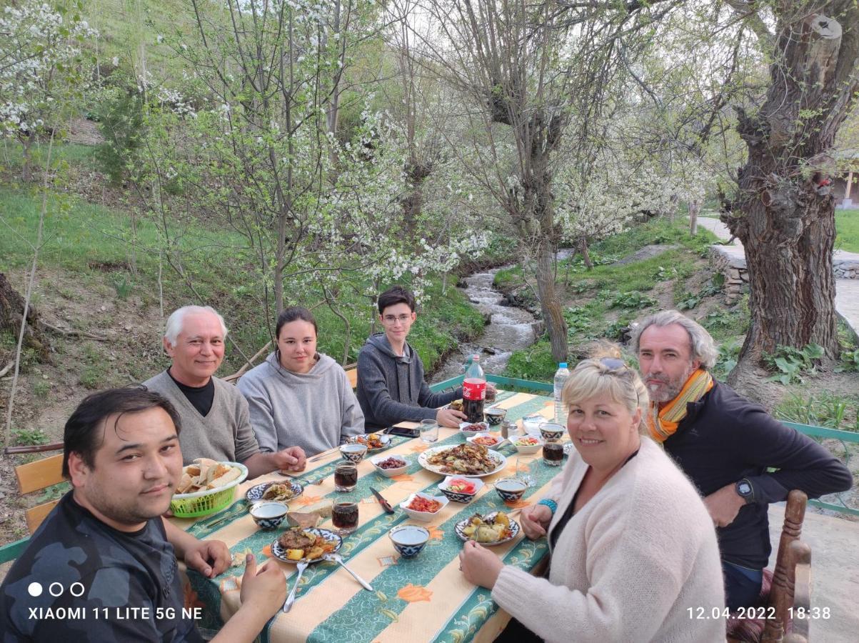 Hayat Guesthouse Nuratau Mountains Yukary-Ukhum Exterior foto