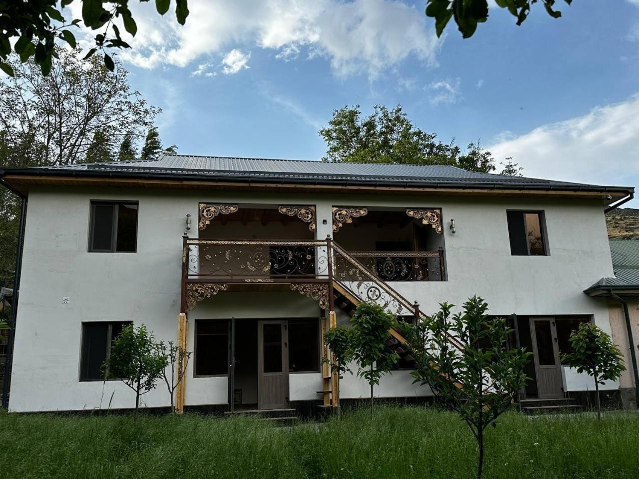 Hayat Guesthouse Nuratau Mountains Yukary-Ukhum Exterior foto